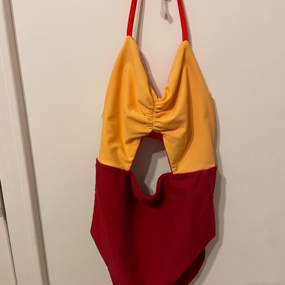 Girl’s Reversible Swimsuit,Colors gold, burgundy, & orange. Girl size 6 - Picture 4 of 8